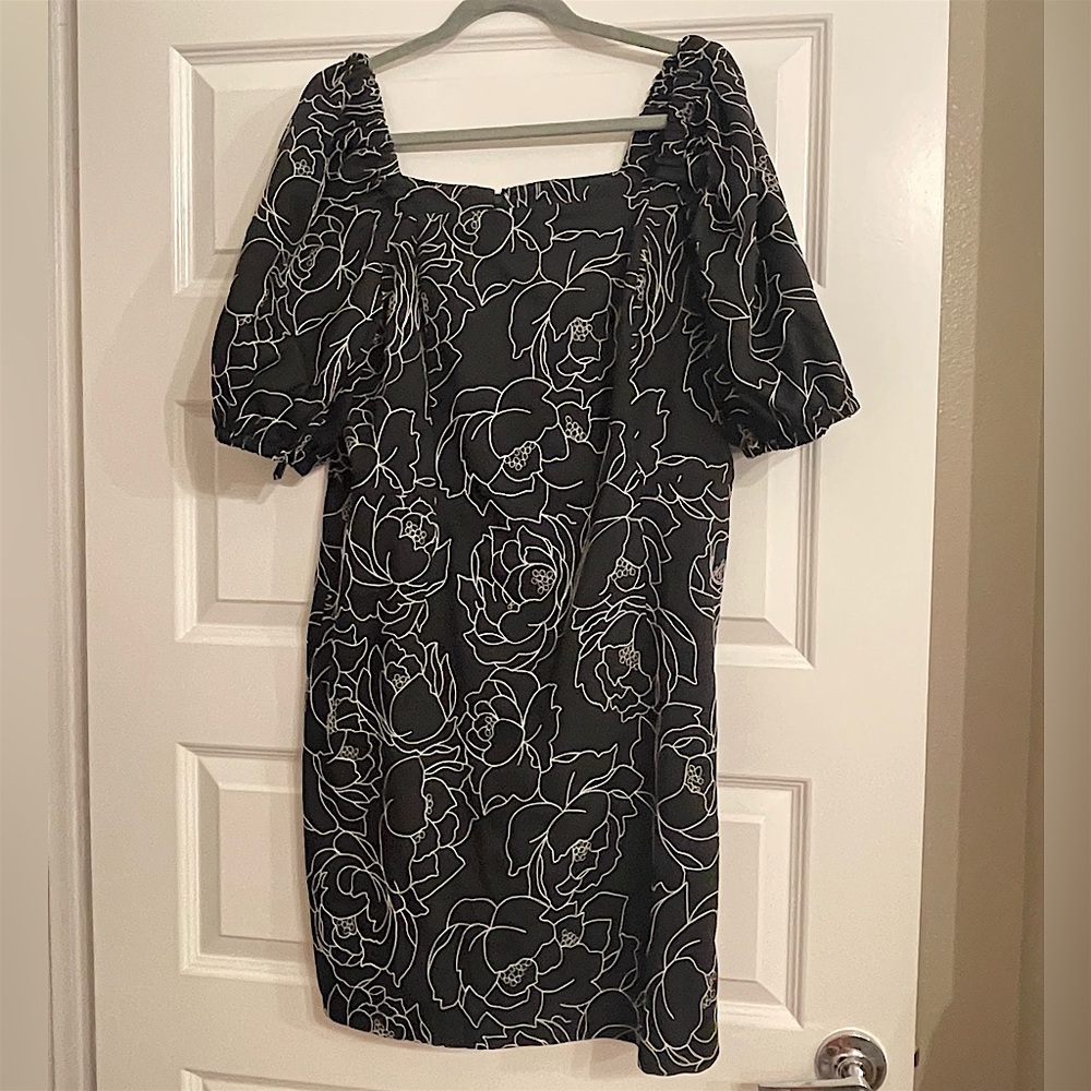 Elegant Anne Klein Black Floral Dress